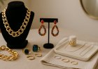 Minimalist vs. Statement Jewelry: What Your Style Says About You