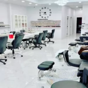 Van-Bella Nails & Spa - McKnight Village