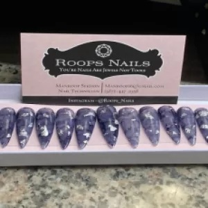 Roops Nails