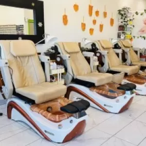 La Jolie Nails & Spa