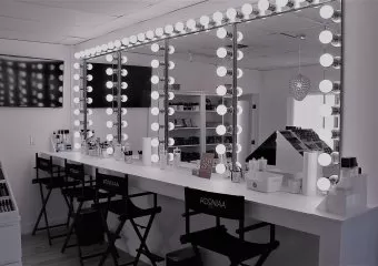 AdoniaaBeauty - Downtown