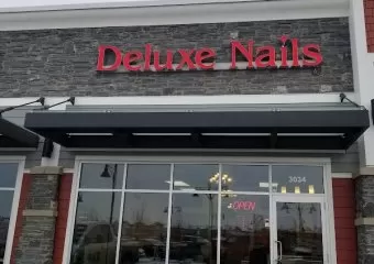 Deluxe Nails