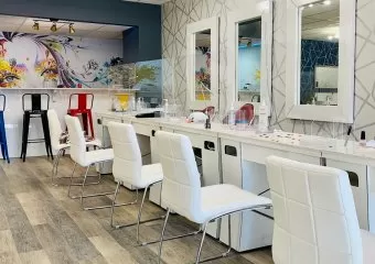 Friendly Nails - Fort Sask