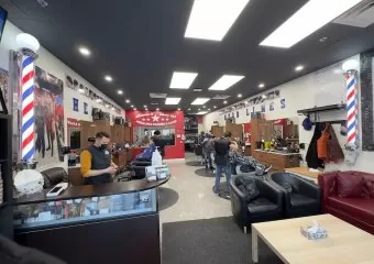 HEAD LINES BARBERS AND SALON LTD