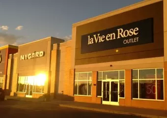 la Vie en Rose Outlet South Trail Crossing