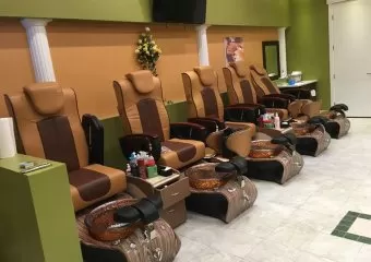 Nails on 130