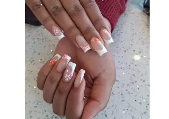 Pedi N Nails on Queen