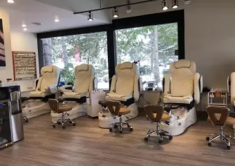 SAANICH Nails & Spa