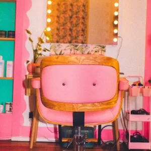 Carly Jones hairstylist