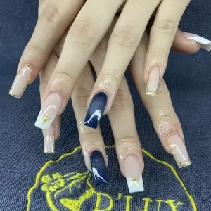 D’Lux Nails & Spa