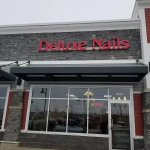 Deluxe Nails
