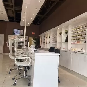 Lavis Manicure