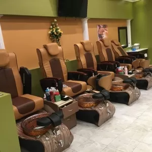 Nails on 130
