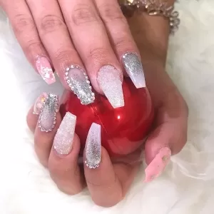 Q Nails Hamptons