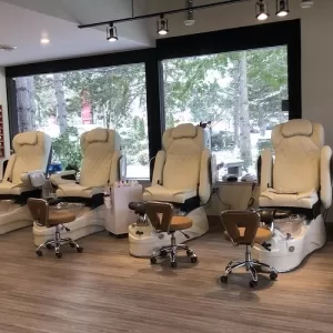 SAANICH Nails & Spa